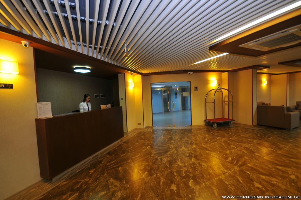 Hotel Corner Inn Batumi Exterior foto