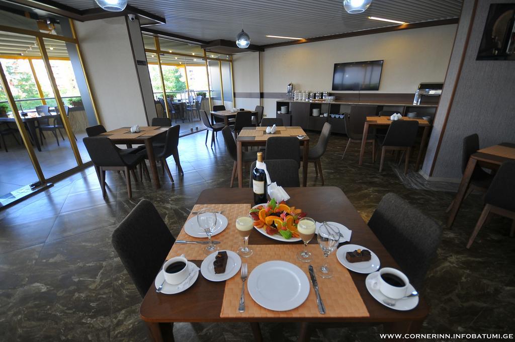 Hotel Corner Inn Batumi Exterior foto